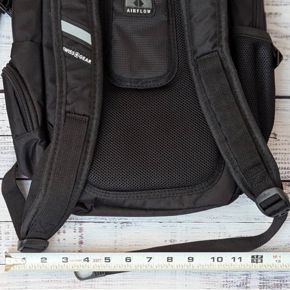 SwissGear NWOT Backpack Small Black Multiple Pockets Travel Women Teen School